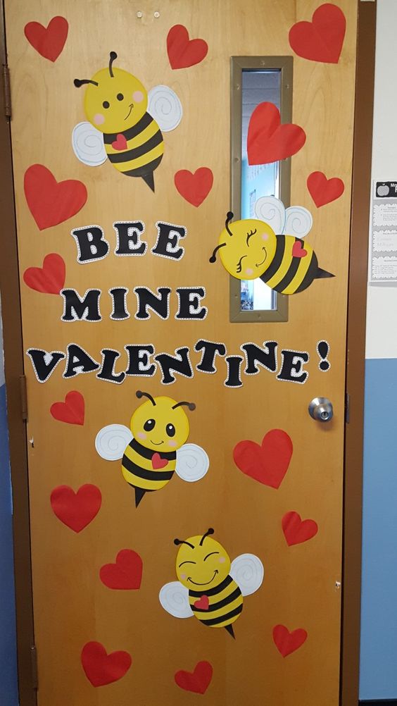 Valentine's Day Classroom Door Decor #classroomdecor #valentinesdaydecorations