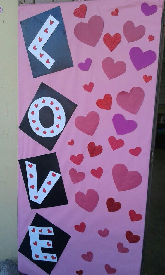 Valentines Day Classroom Door Ideas #classroomdecor #valentinesdaydecorations