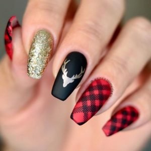 Easy DIY Christmas Nail Art Designs - DIY Cuteness
