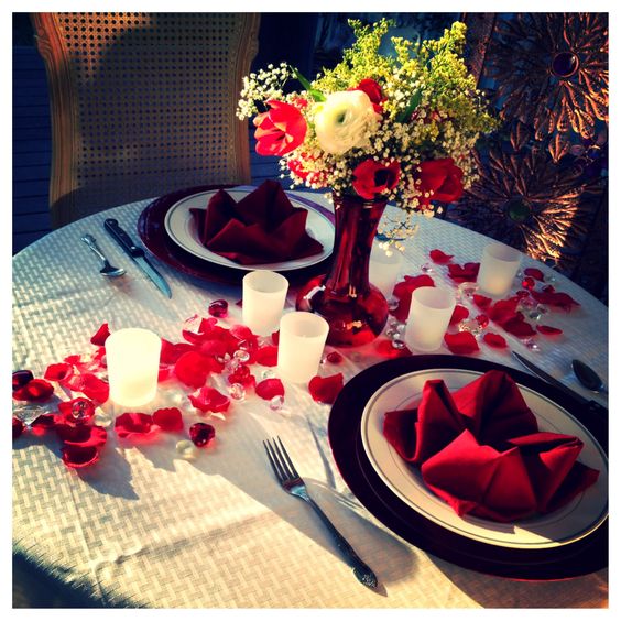 Valentines Day Dinner Romantic Table Settings