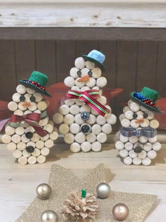 9 Cute Christmas Cork Crafts